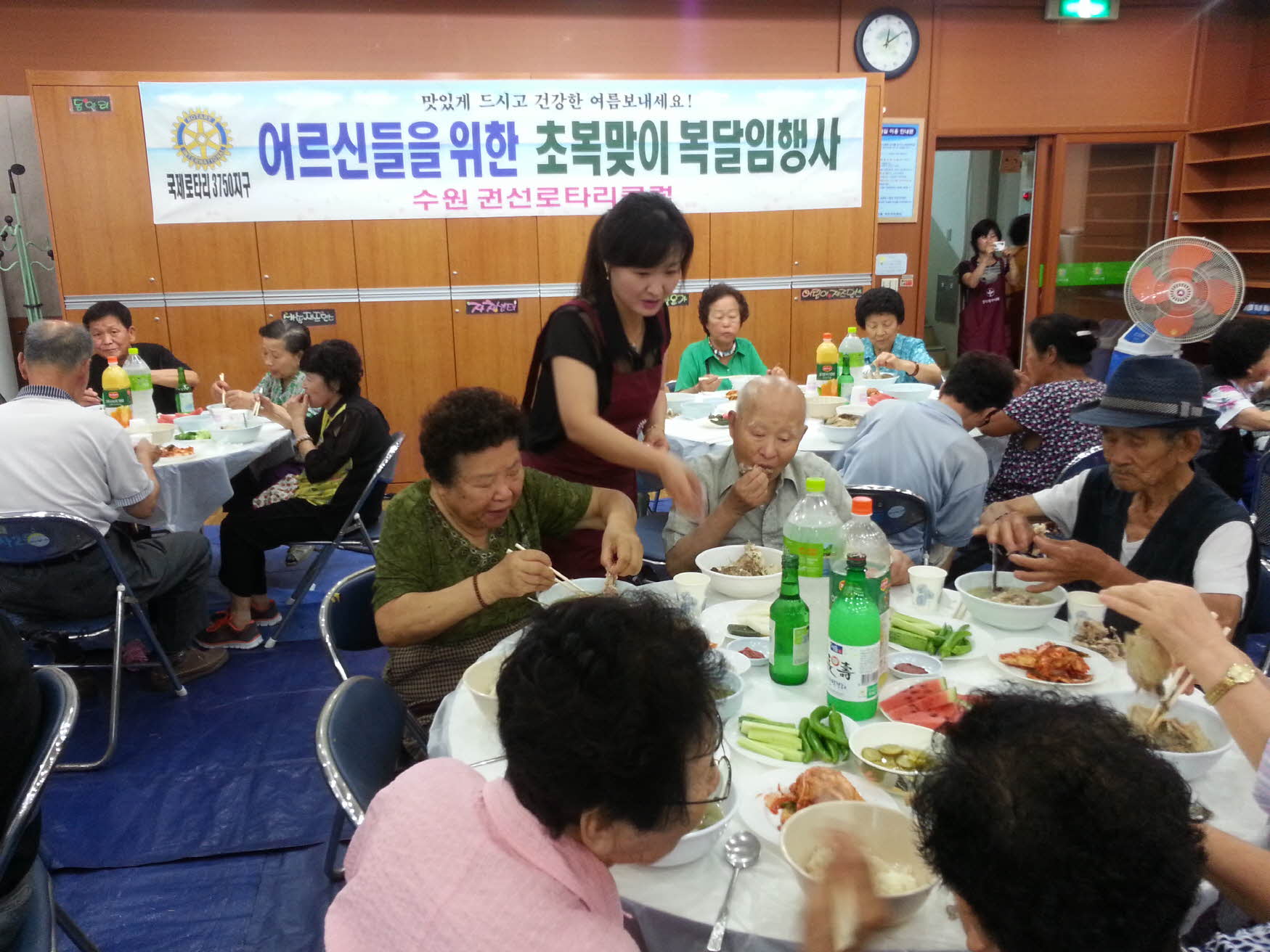 어르신 삼계탕 드시고 무더위 이겨 내세요-2